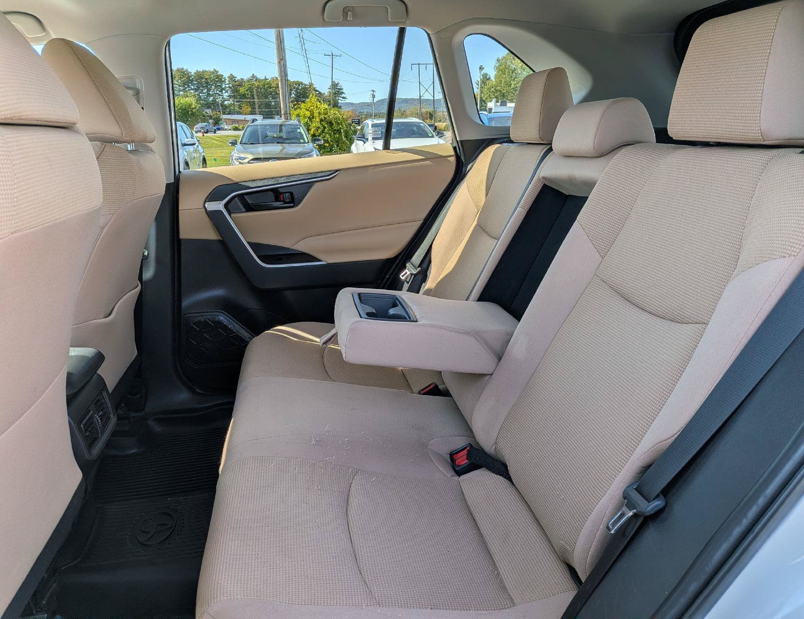 Used 2022 Toyota RAV4 LE AWD/4WD image 21