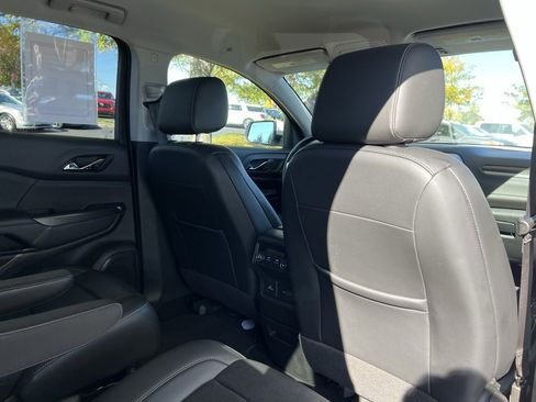 Used 2023 GMC Acadia SLT image 29