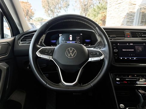 Used 2022 Volkswagen Tiguan SE image 18