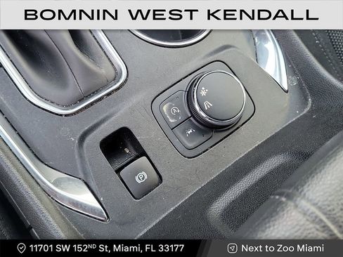 Used 2023 Chevrolet Traverse LT image 24