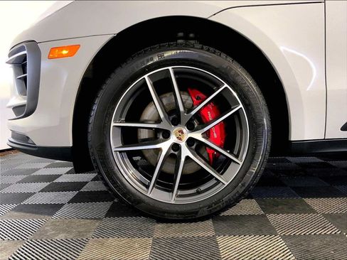 Certified 2024 Porsche Macan S AWD/4WD image 11