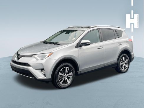 Used 2018 Toyota RAV4 XLE w/ Plus Extra Value Package AWD/4WD image 3