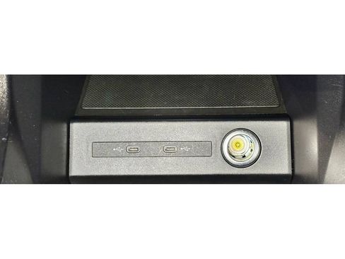 Used 2024 Audi Q4 e-tron Prestige image 30