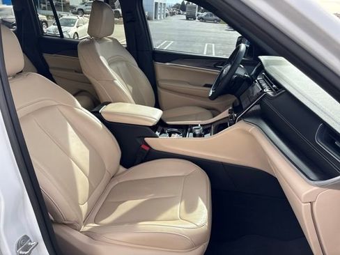 Used 2023 Jeep Grand Cherokee Limited w/ Black Appearance Package image 22