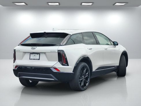 New 2025 Cadillac Optiq Sport 1 w/ LPO, ONYX Package image 4