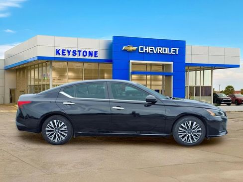Used 2025 Nissan Altima 2.5 SV FWD image 8