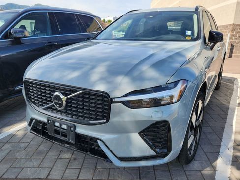 Used 2025 Volvo XC60 T8 Plus w/ Protection Package Premier AWD/4WD image 4