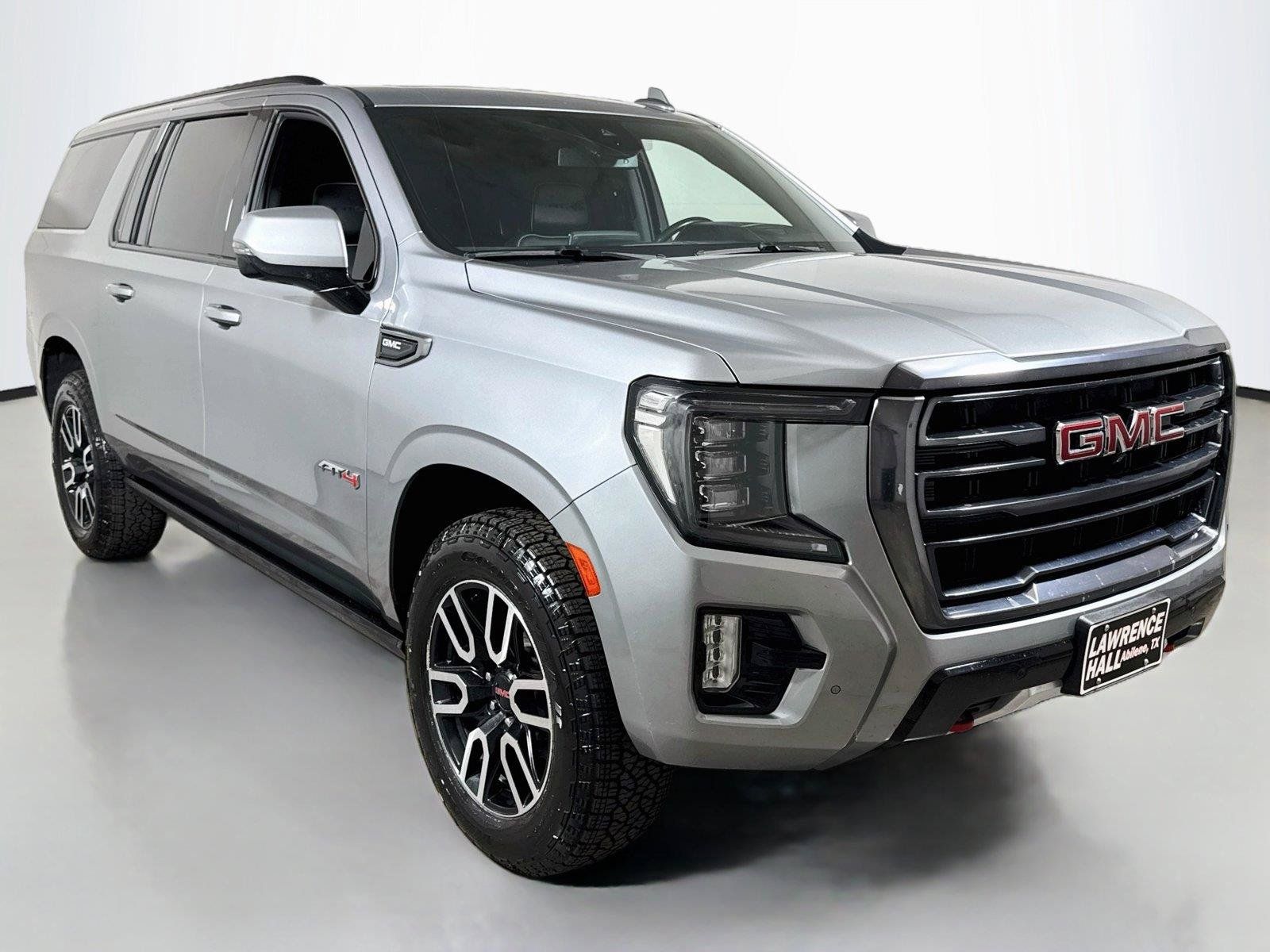 Used 2024 GMC Yukon XL AT4 w/ Technology Package AWD/4WD image 3