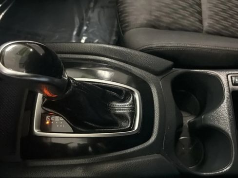 Used 2017 Nissan Rogue SV FWD image 12