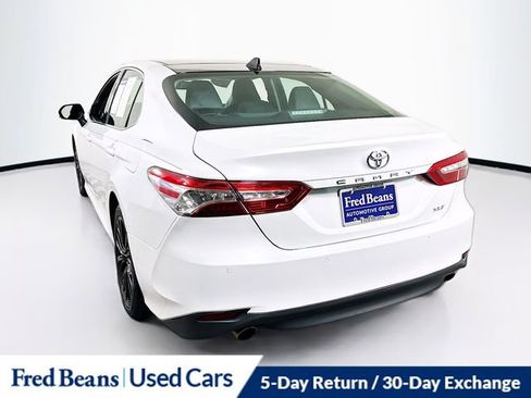 Used 2018 Toyota Camry XLE image 32