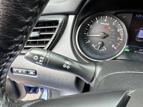 Used 2019 Nissan Rogue SV w/ Premium Package AWD/4WD image 20