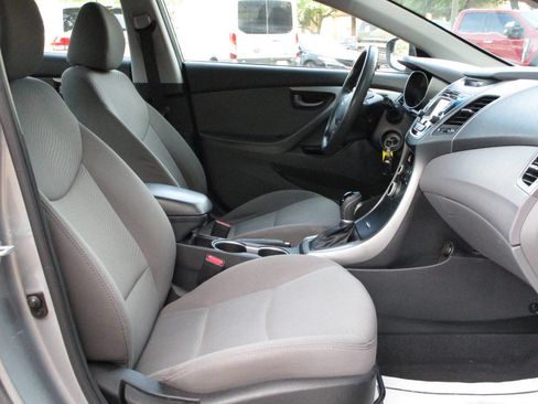 Used 2015 Hyundai Elantra SE w/ Option Group 02 image 9