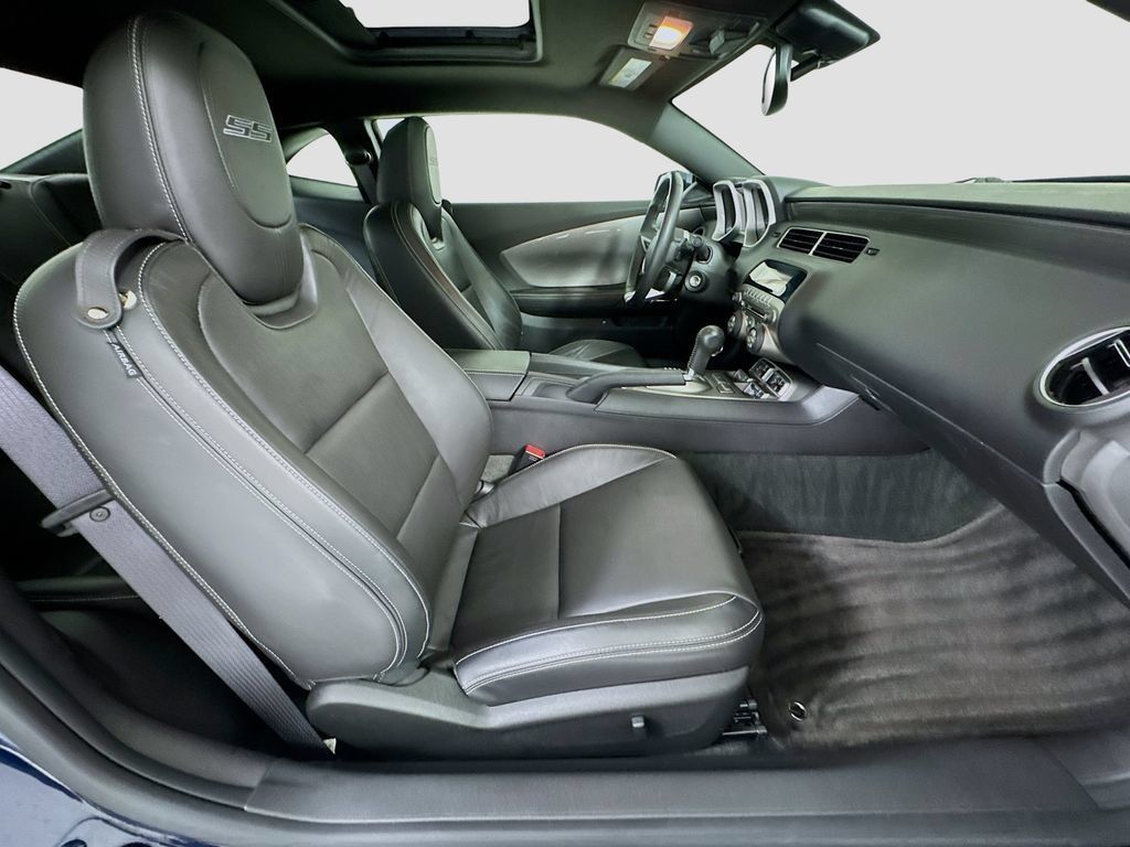 Used 2010 Chevrolet Camaro SS RWD image 27