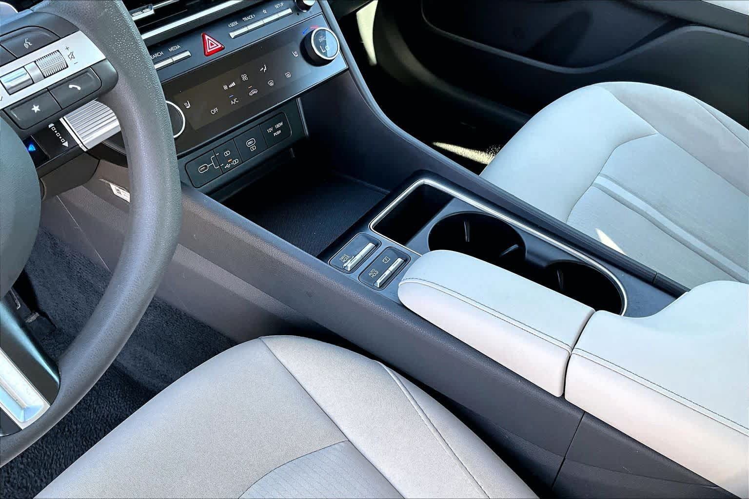 Used 2025 Hyundai Sonata SEL FWD image 16