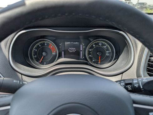 Used 2019 Jeep Cherokee Latitude Plus w/ Comfort/Convenience Group AWD/4WD image 31