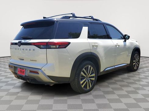 Used 2022 Nissan Pathfinder Platinum w/ Cargo Package FWD image 4