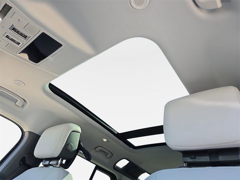 New 2025 Land Rover Defender 110 S image 30