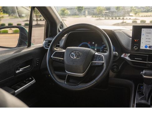Used 2025 Toyota Sienna Platinum AWD/4WD image 25