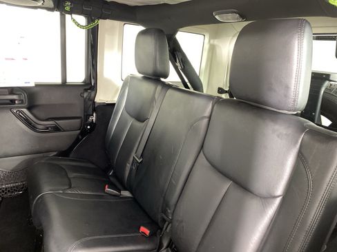 Used 2014 Jeep Wrangler Unlimited Sahara AWD/4WD image 28