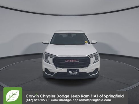 Used 2024 GMC Terrain SLE image 5