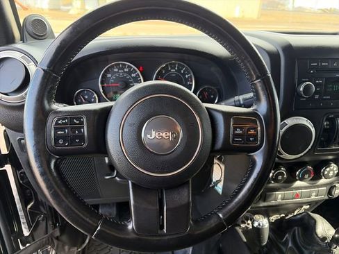 Used 2012 Jeep Wrangler Unlimited Rubicon AWD/4WD image 26