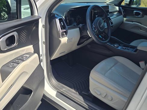 Certified 2023 Kia Sorento EX AWD/4WD image 9