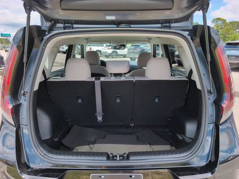 Used 2025 Kia Soul LX w/ LX Technology Package FWD image 6