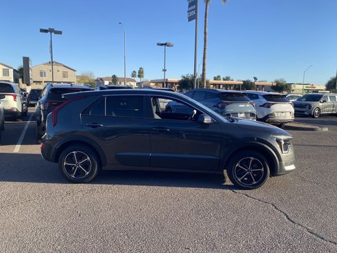 New 2026 Kia Niro LX image 2