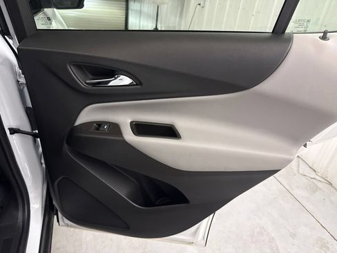 Used 2023 Chevrolet Equinox LT FWD image 16
