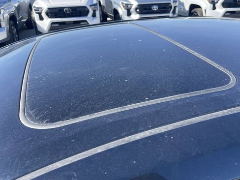 Used 2018 Toyota Corolla XSE image 5