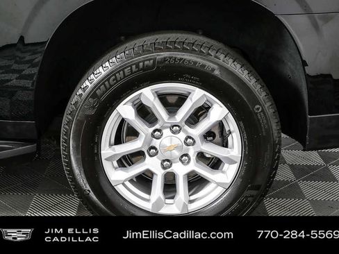 Used 2025 Chevrolet Suburban LT image 38