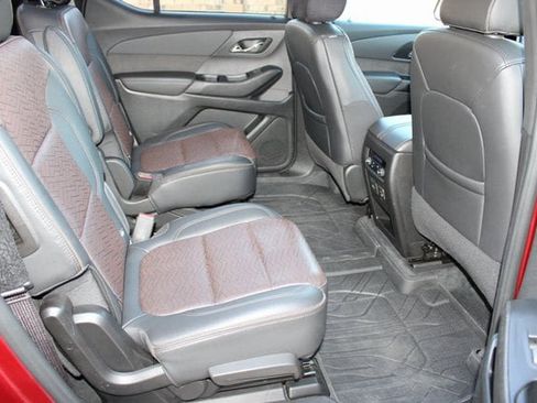 Used 2023 Chevrolet Traverse High Country image 19