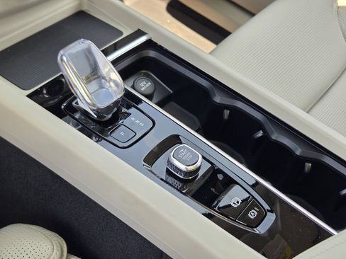 New 2026 Volvo XC60 T8 Ultra image 23