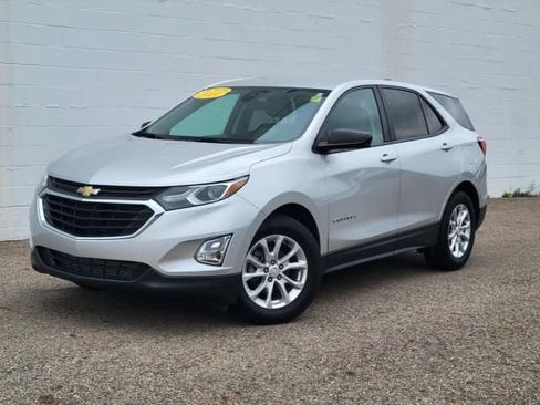 Used 2021 Chevrolet Equinox LS w/ LS Convenience Package FWD image 1