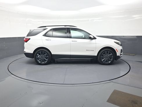 Used 2022 Chevrolet Equinox RS AWD/4WD image 2