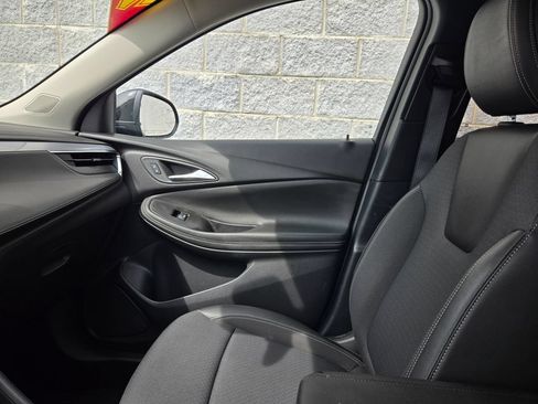 Used 2025 Buick Encore GX Preferred AWD/4WD image 32