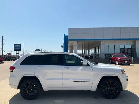 Used 2019 Jeep Grand Cherokee Altitude AWD/4WD image 34