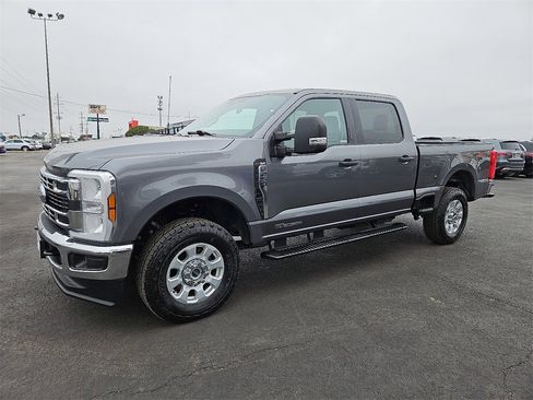 Used 2024 Ford F250 XLT w/ FX4 Off-Road Package image 2