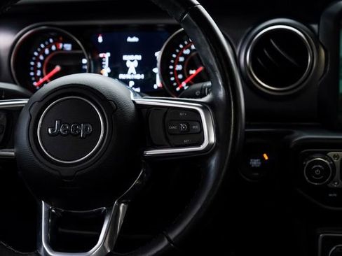 Used 2022 Jeep Gladiator Rubicon w/ Cold Weather Group image 60