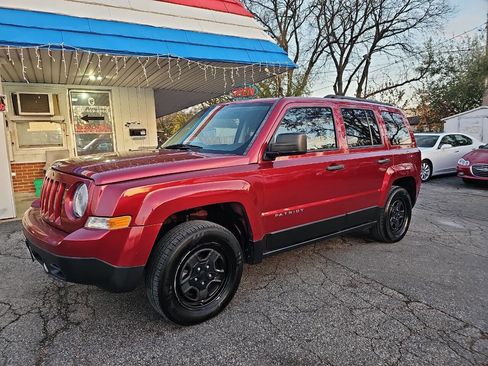 Used 2016 Jeep Patriot Sport image 2