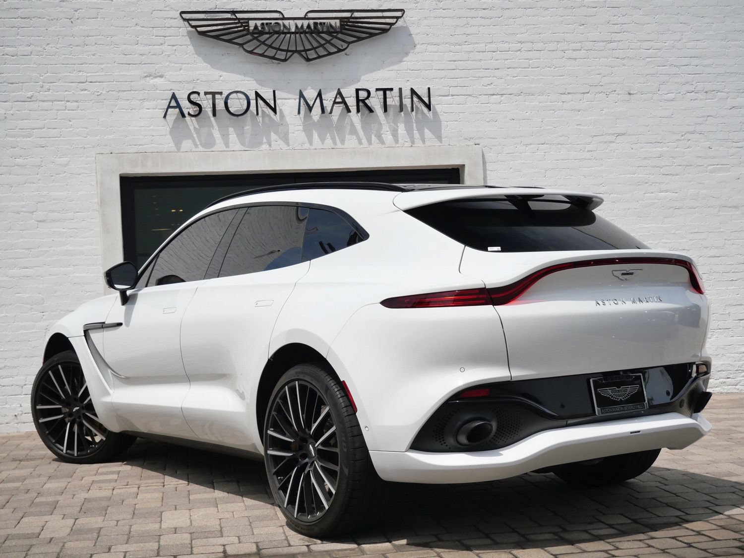 Used 2023 Aston Martin DBX AWD/4WD image 2