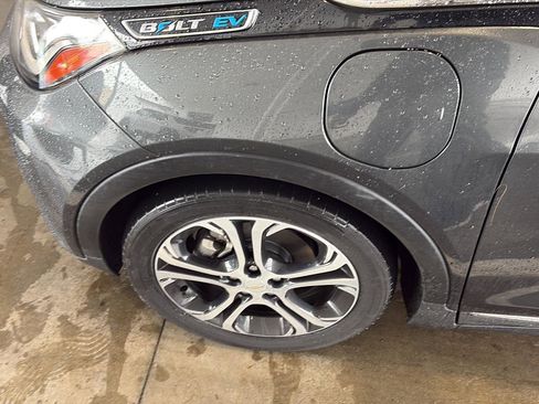 Used 2020 Chevrolet Bolt Premier w/ Infotainment Package image 6