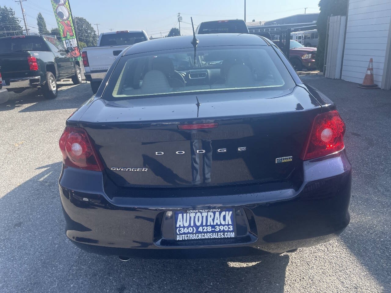 Used 2012 Dodge Avenger SE FWD image 3