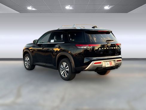 New 2025 Nissan Pathfinder SL image 3