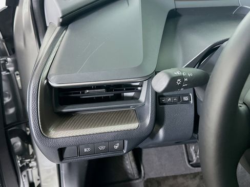 Used 2025 Toyota Prius XLE image 30