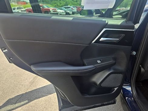 Used 2023 Mitsubishi Outlander SE AWD/4WD image 15