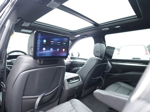 Used 2025 Cadillac Escalade ESV V AWD/4WD image 22