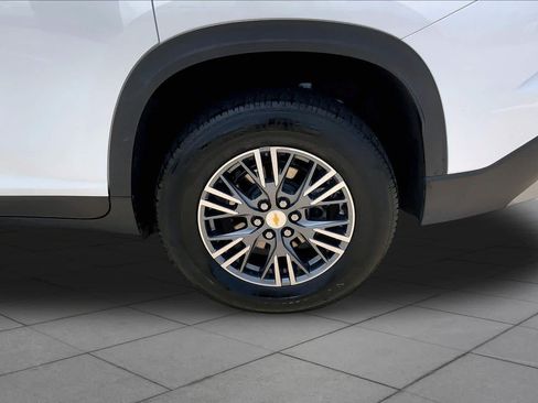 Certified 2024 Chevrolet Traverse LT AWD/4WD image 11