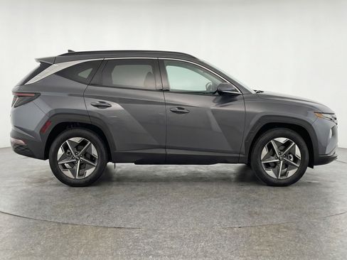 Used 2025 Hyundai Tucson SEL FWD image 11