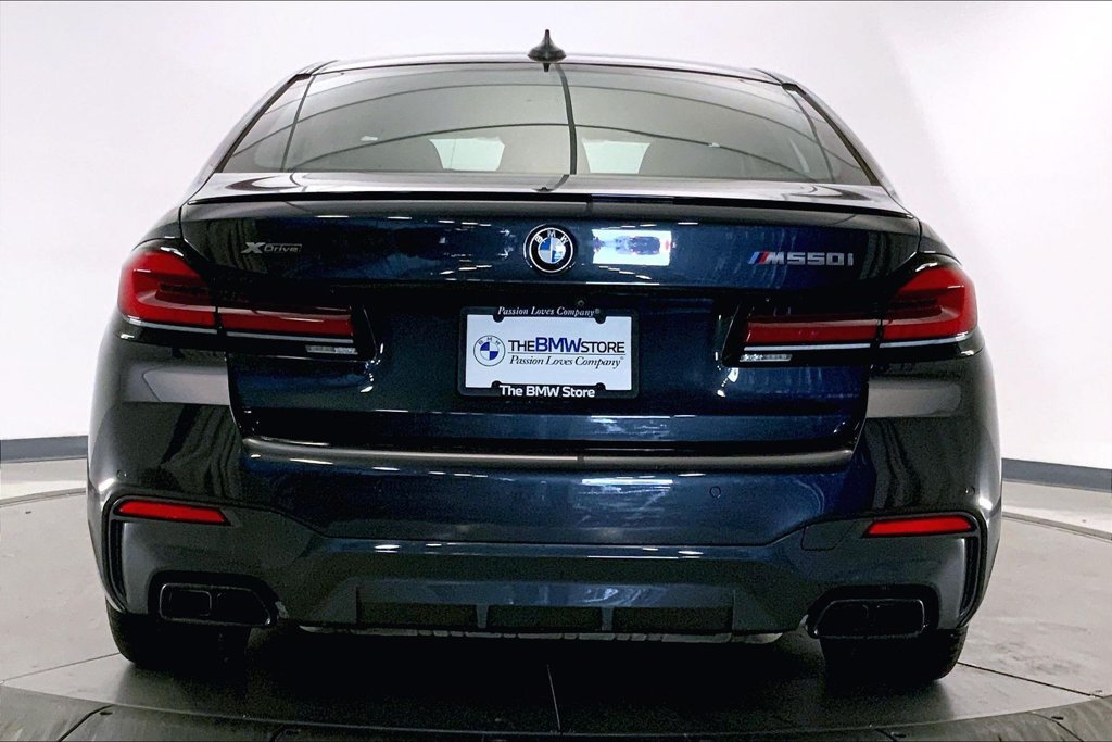 Used 2022 BMW M550i xDrive w/ Executive Package AWD/4WD image 3